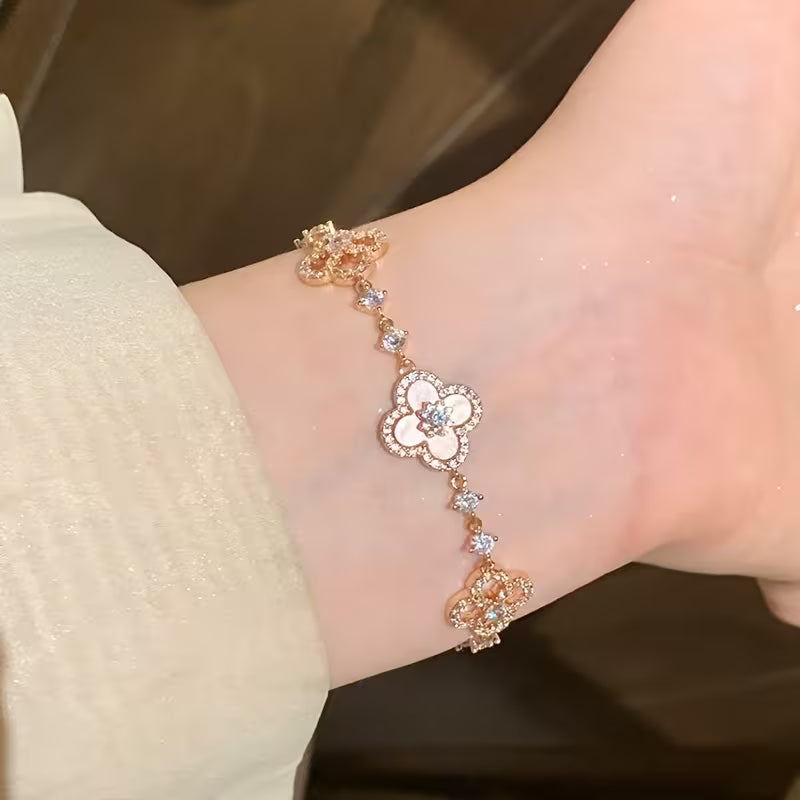 Women's Four-Leaf Clover Bracelet Elegant Mother-of-Pearl Bangle