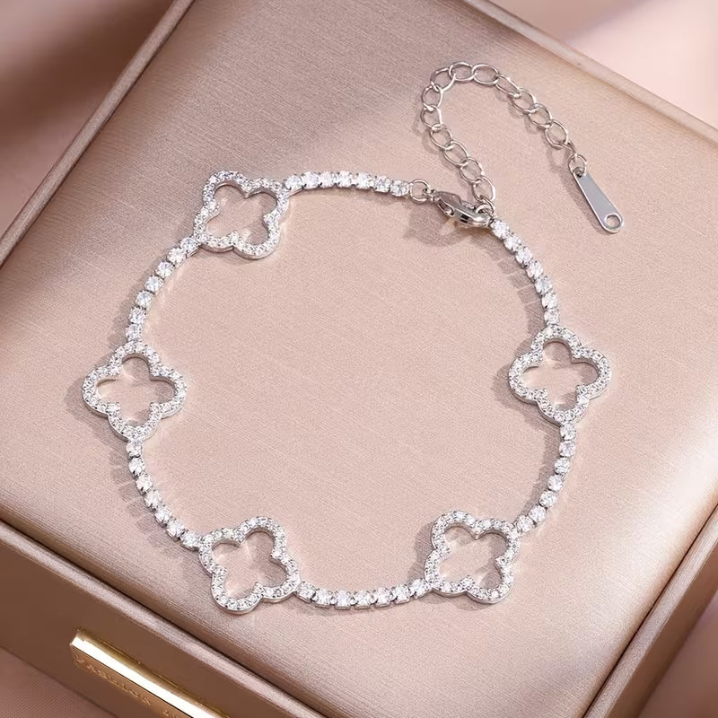 Women's Elegant Hollow Four-Leaf Flower Adjustable Bracelet