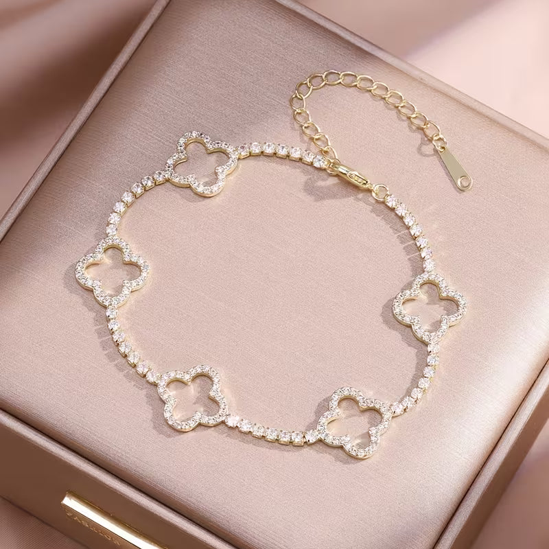 Women's Elegant Hollow Four-Leaf Flower Adjustable Bracelet